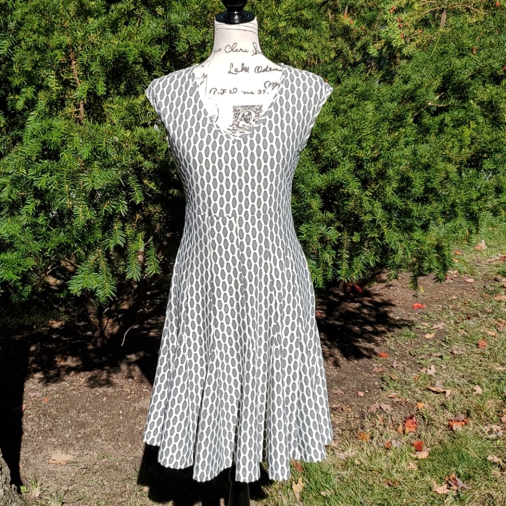 TAYLOR ▪︎ Geometric Weave Fit 'n Flare Dress  EUC